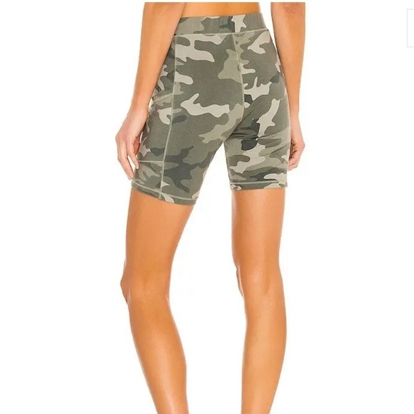 NWT Monrow Olive Camouflage Biker Shorts with Pockets - Picture 12 of 13
